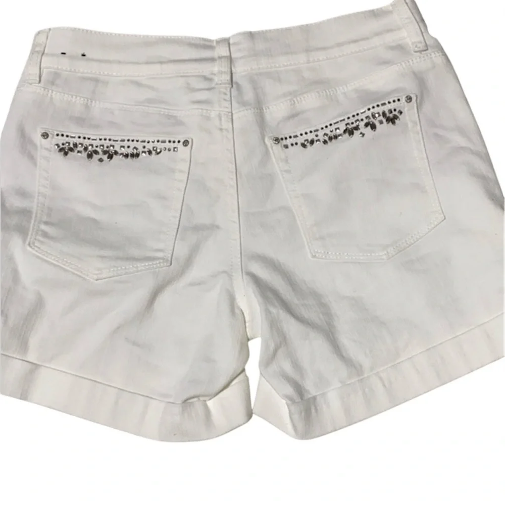 White House Black Market White Denim Shorts Rhinestone Cuffed Hem Sz 2 no flaws - Picture 3 of 12